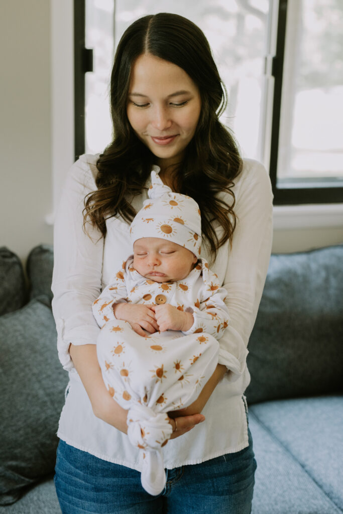 Mom and baby | Newborn photographers Kelly Adrienne Photography