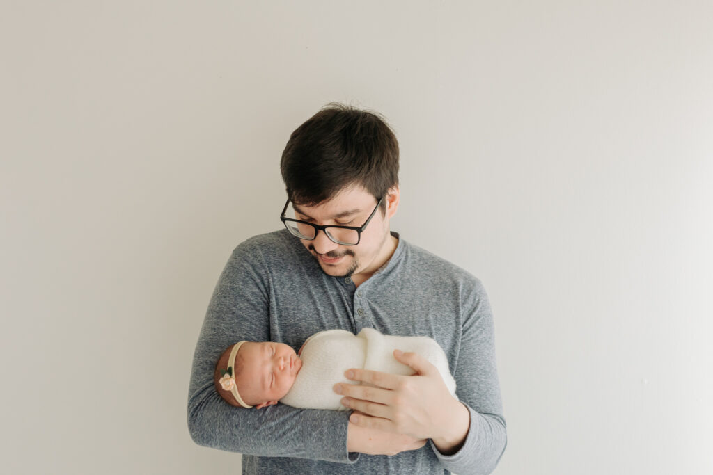 dad and newborn studio | Kelly Adrienne Photography 