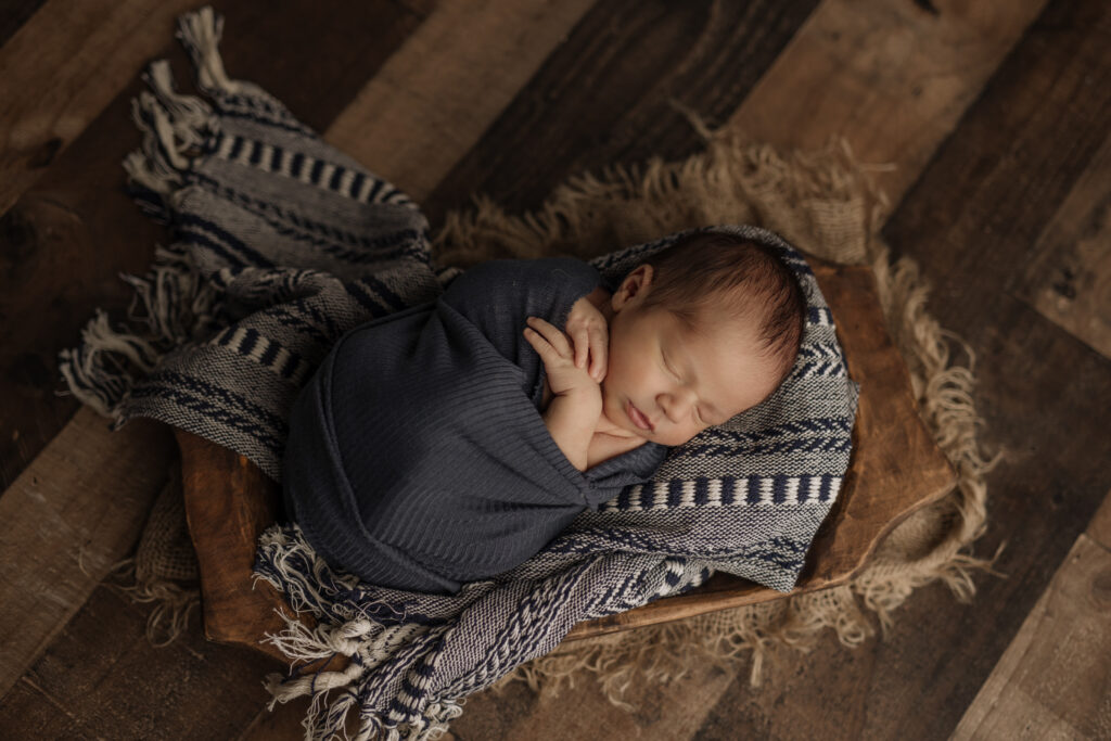 baby boy photoshoot in blue colors | Kelly Adrienne Photography 