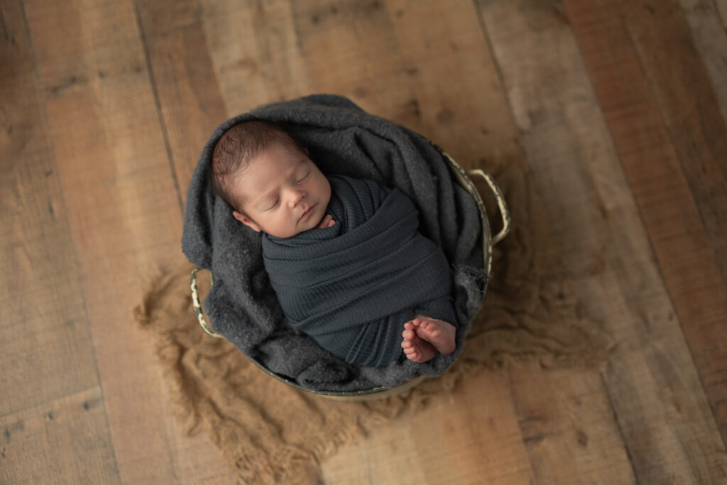 what to expect at a newborn session  | Kelly Adrienne Photography