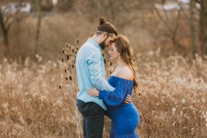 Pittsburgh outdoor maternity session in field at sunset | Kelly Adrienne Photography