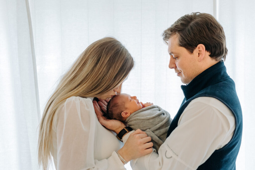 mom, dad, and baby photos in Pittsburgh | Kelly Adrienne Photography