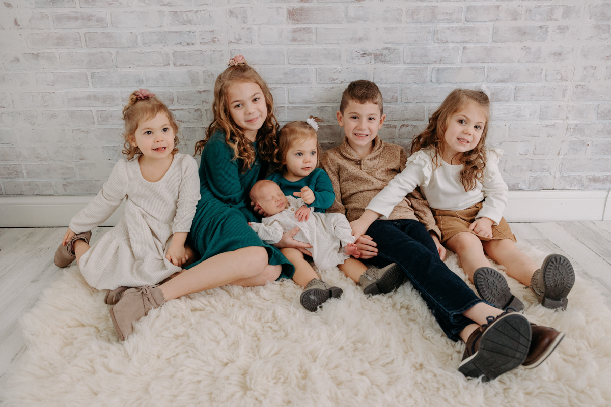 6 siblings at newborn photo session at Pittsburgh studio
