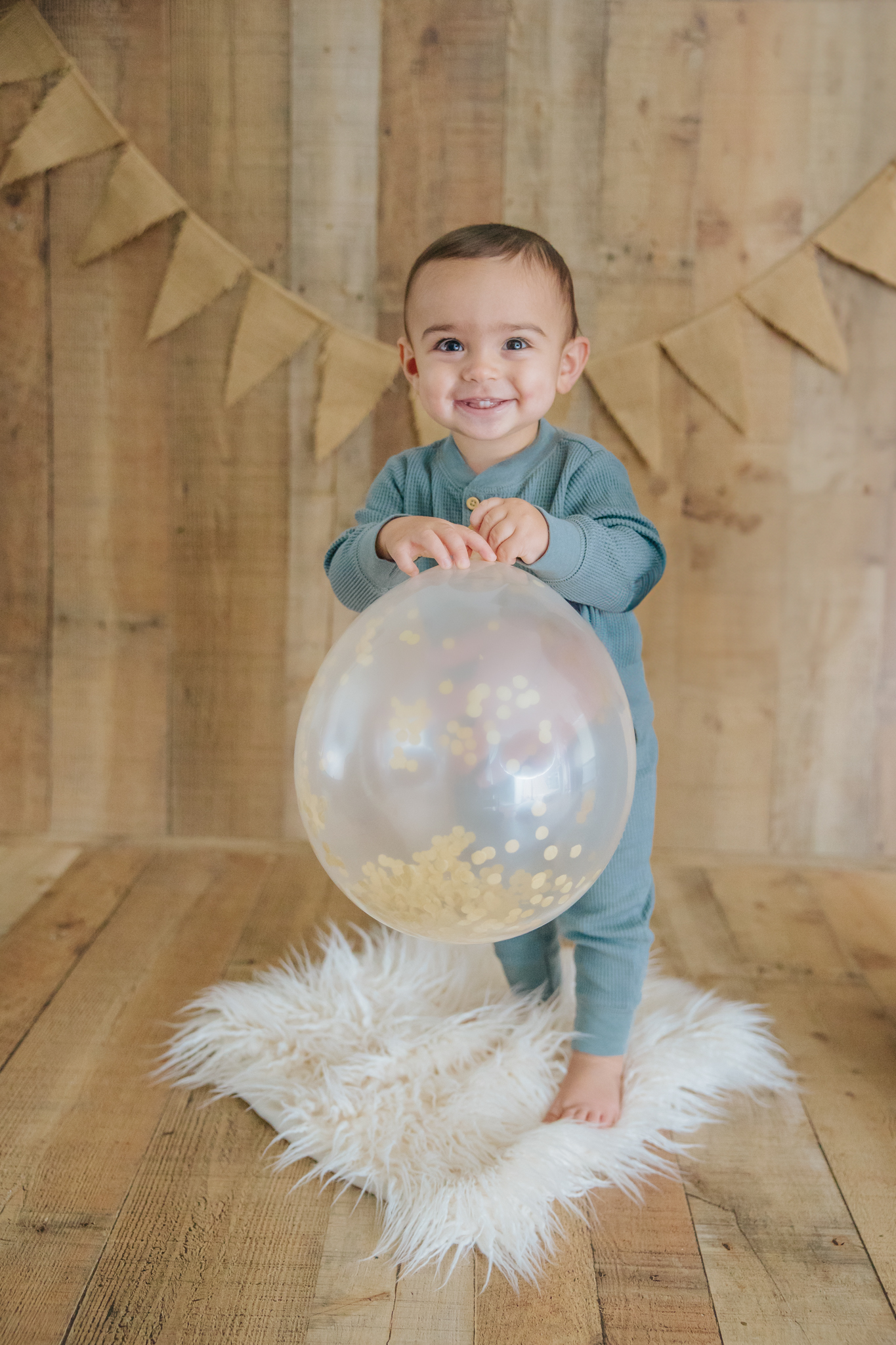 one-year-old holding a balloon at photography studio | Kelly Adrienne Photography