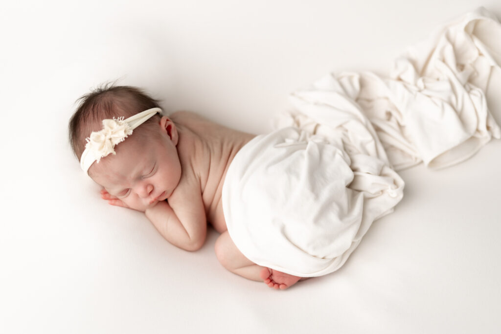 All white newborn photos | Kelly Adrienne Photography