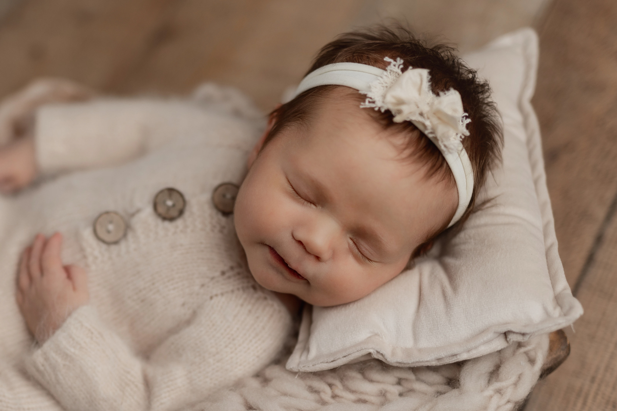 Neutral newborn photo shoot in Pittsburgh PA | Kelly Adrienne Photography