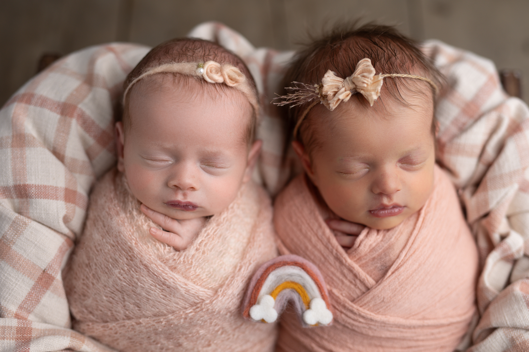 twin girls in pink with rainbow prop at Kelly Adrienne Photography 